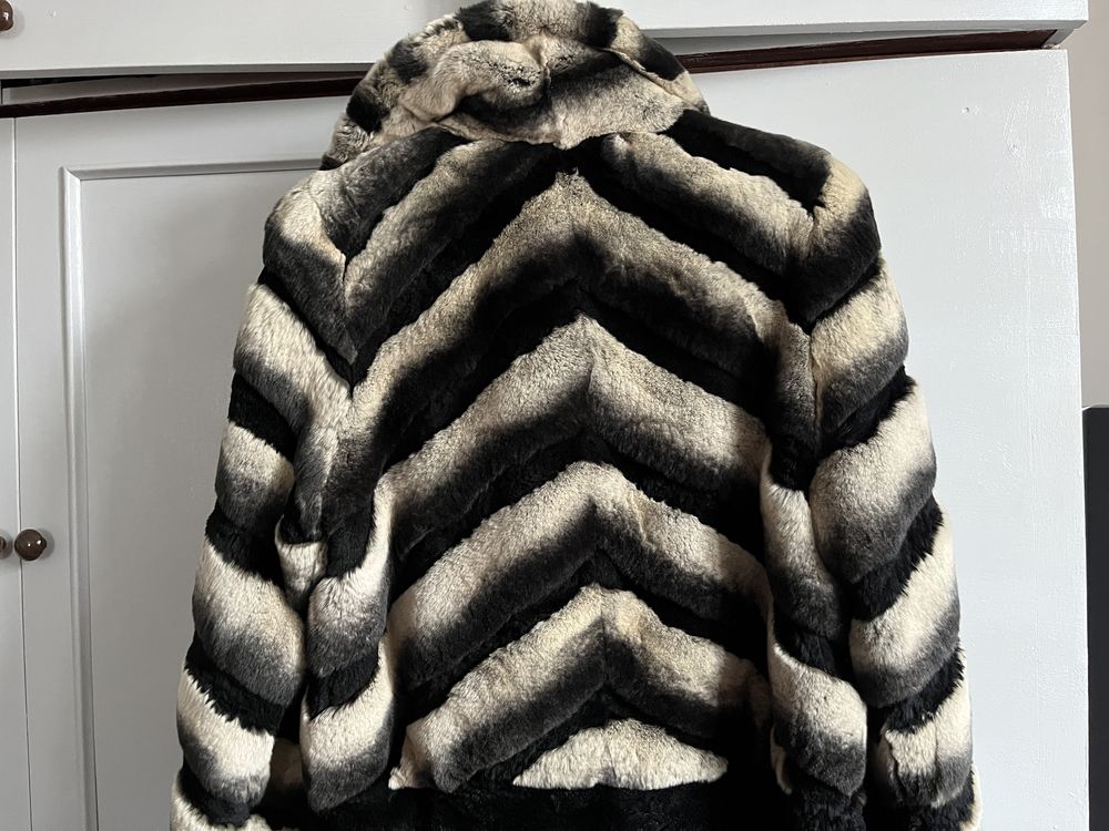Продам шубу з шиншили, укорочена, стан 4/5