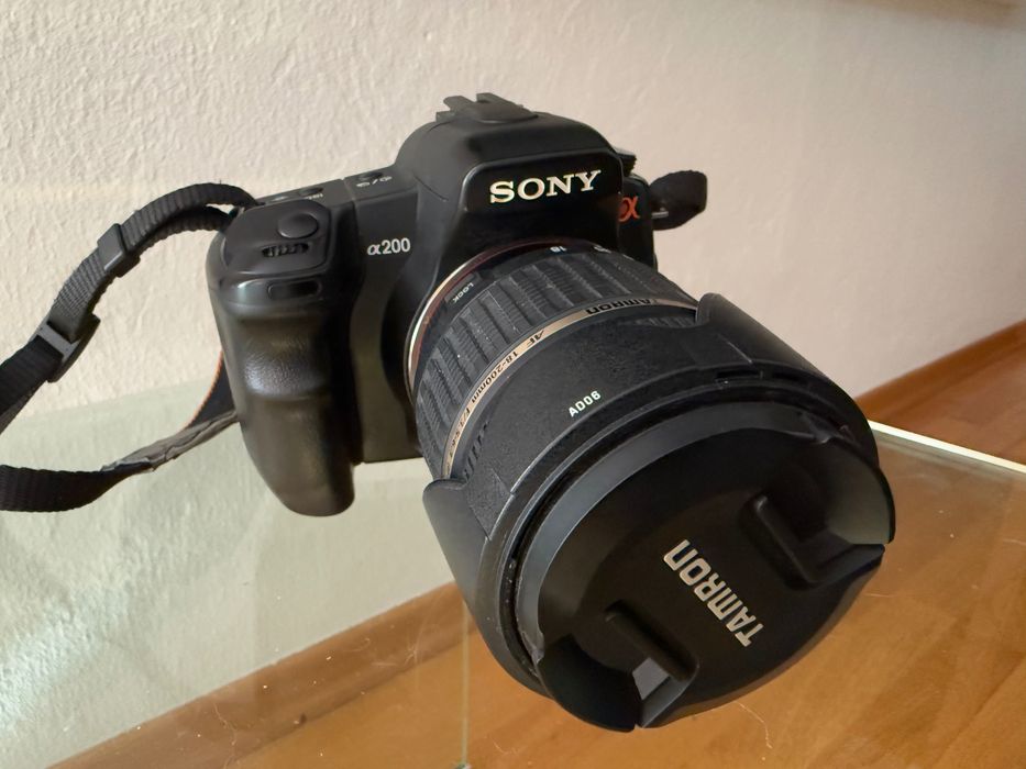 Sony Alpha 200 z obiektywem Tamron 18-200 mm