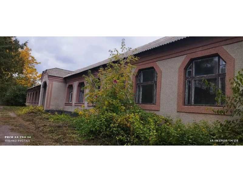 Адміністративна будівля, 977 кв. м, сел. Драбів, вул.Володимирська, 6