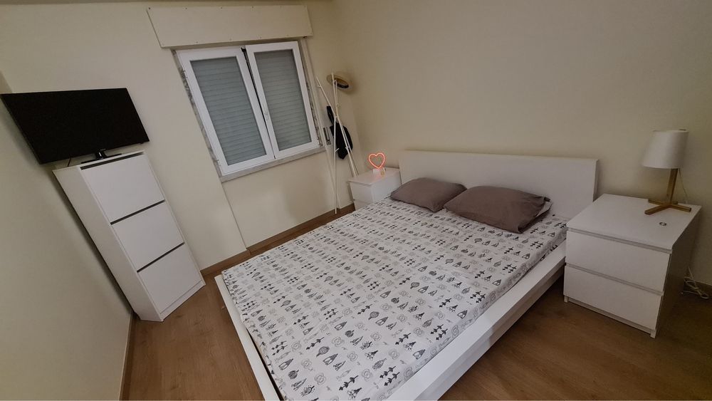 Cama de casal branca