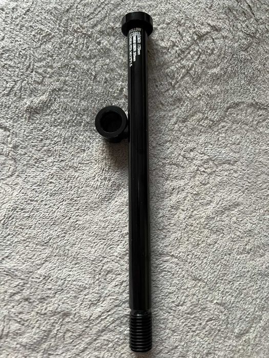 Oś do koła tylnego do ramy 12*178 mm + nakętka