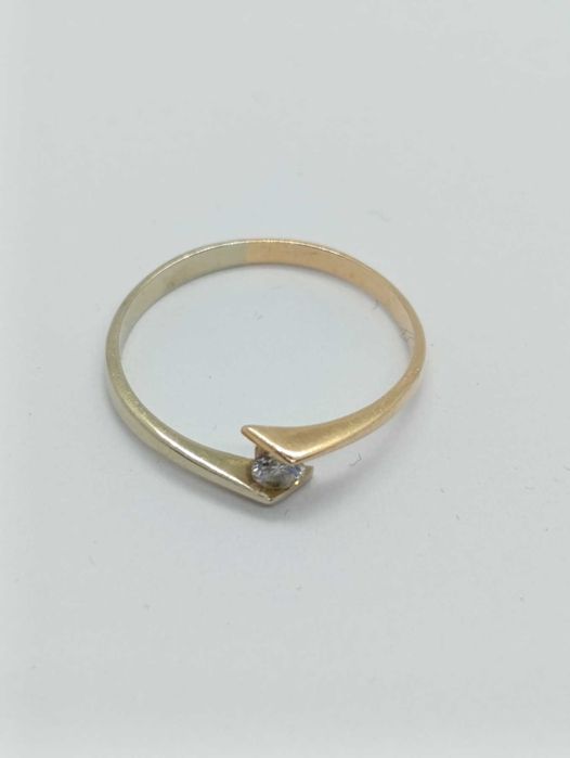 Золота каблучка з діамантом