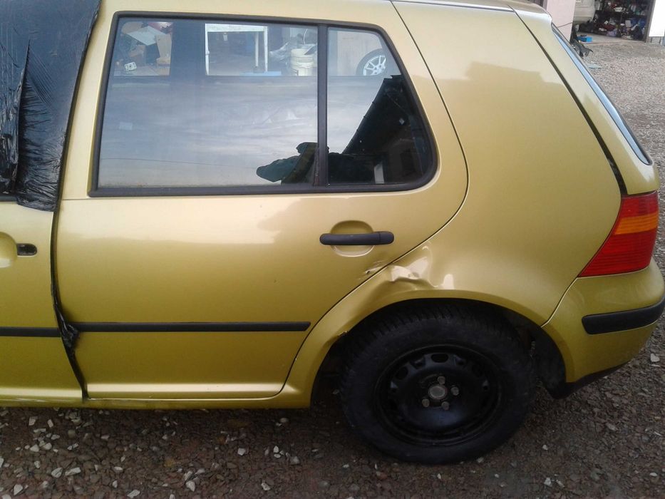 VW Golf 4 IV Tył Zderzak Lampa Prawa Lewa Złoty LA1U 5 Drzwi 5D