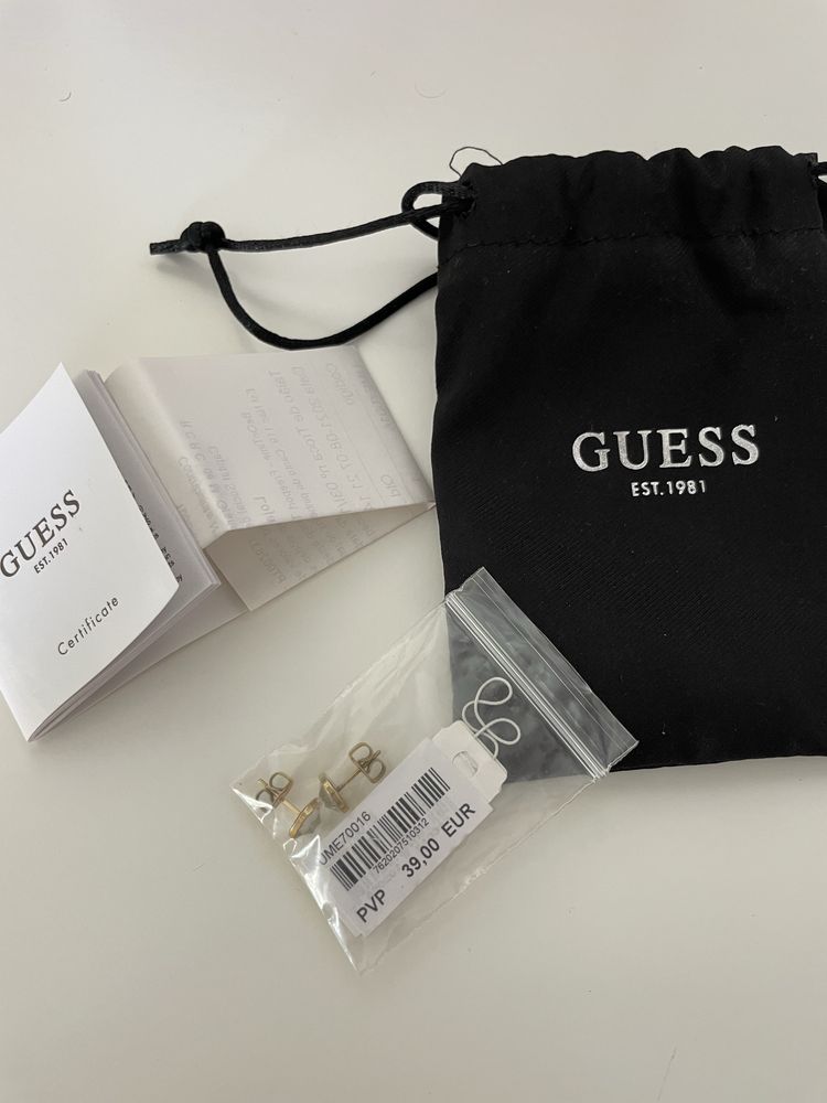 Brincos Guess dourados