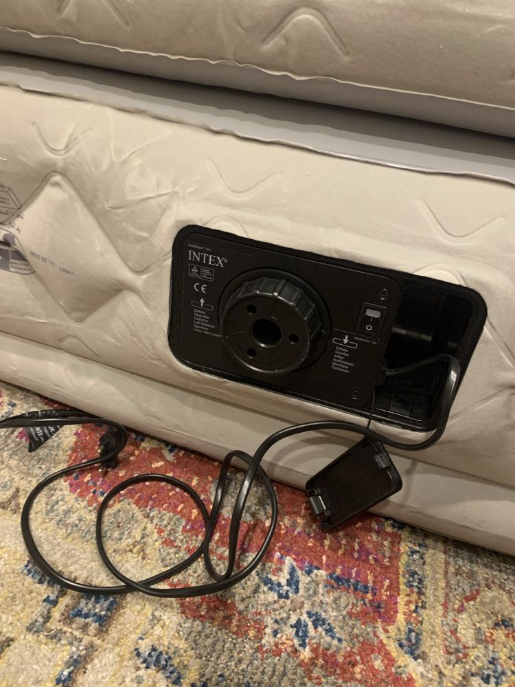 Materac dmuchany dwuosobowy 150x200 wysokość 55 cm z pompką 230v Intex