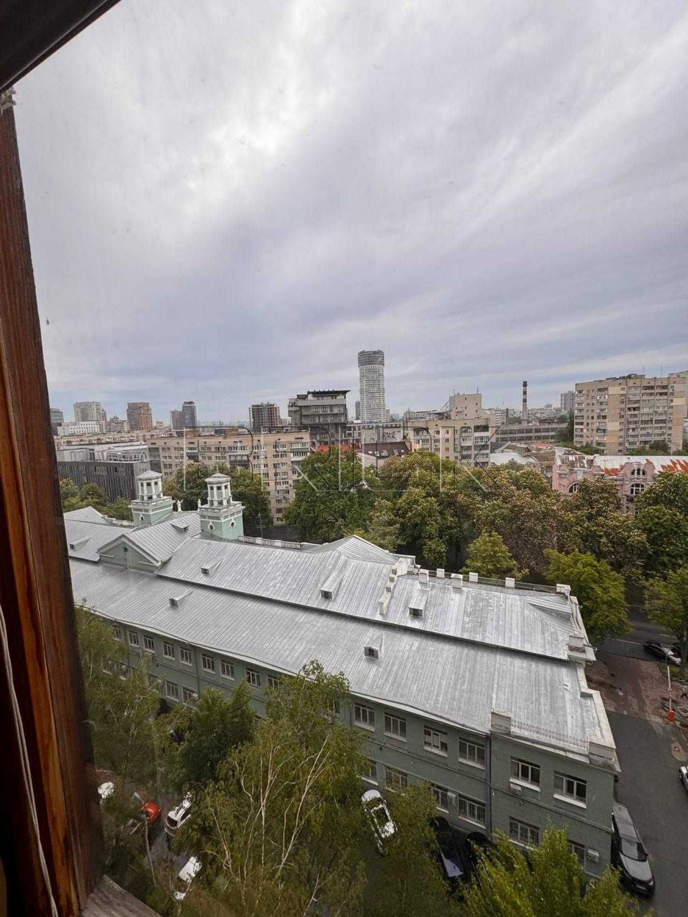 Продаж 2-к квартири / вул. Суворова 11 / 135 000 USD / 62м2