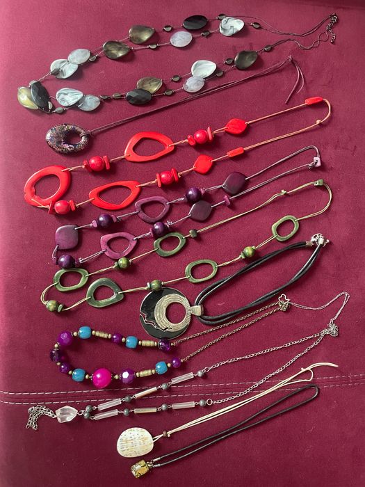 Korale, naszyjniki, dodatki