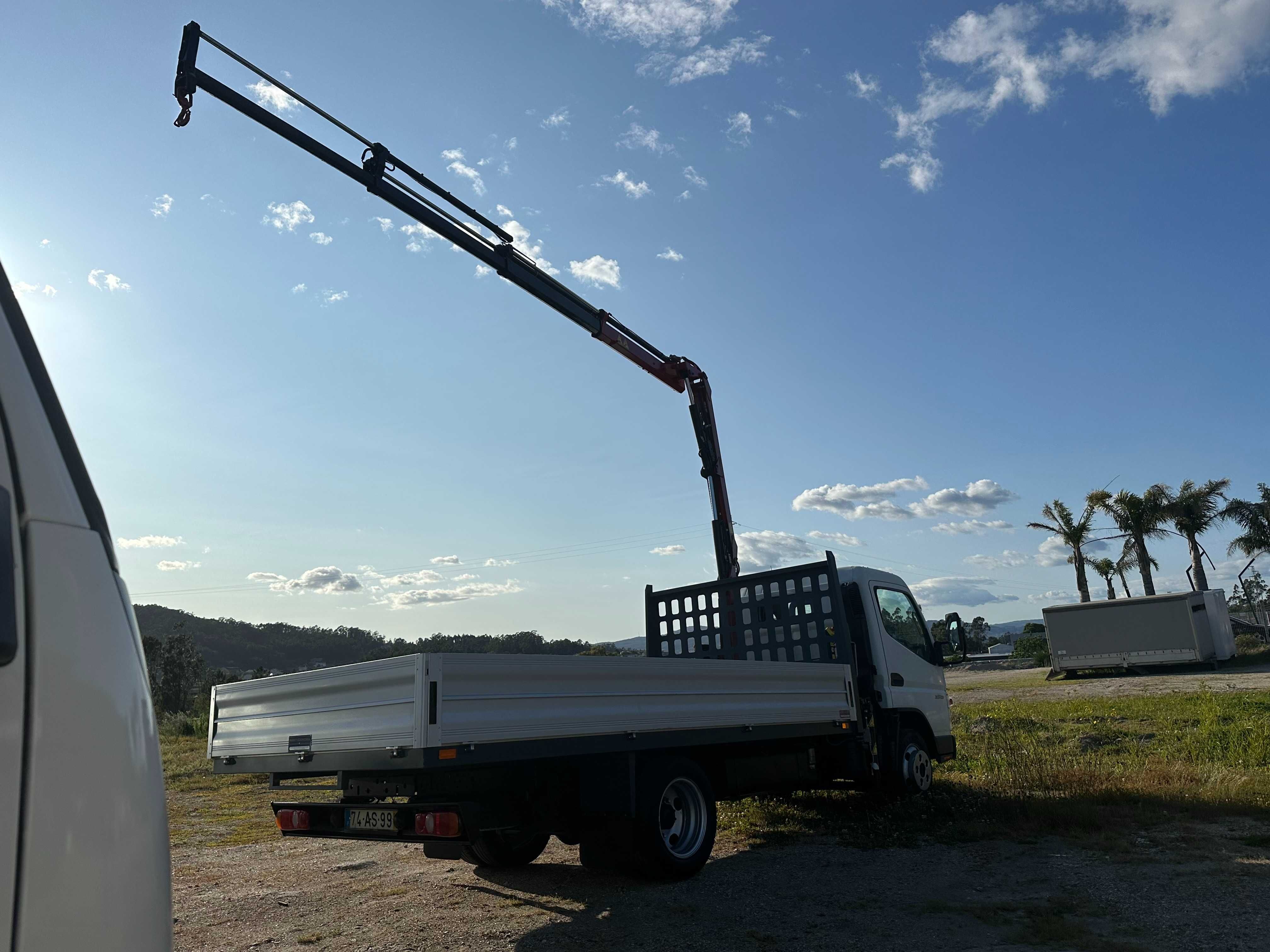 Carrinha Mitsubishi Canter com grua Fassi