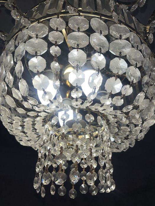 Продам хрустальную люстру