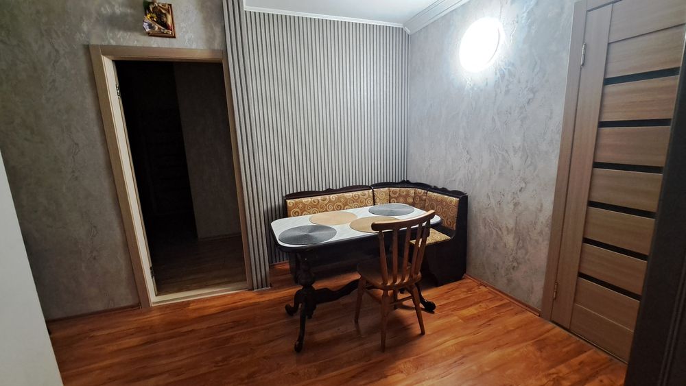 Подобова оренда пів будинку.