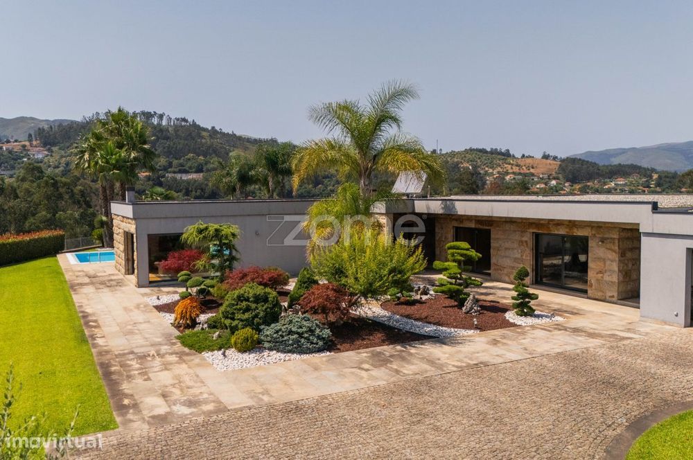 Moradia T4 c/ piscina e 1,7 ha em Arcos de Valdevez