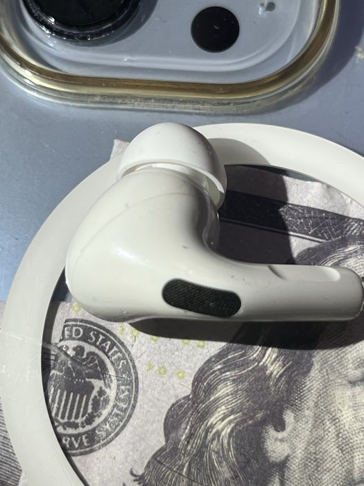 Продам наушник AirPods Pro 1 original все працює правий