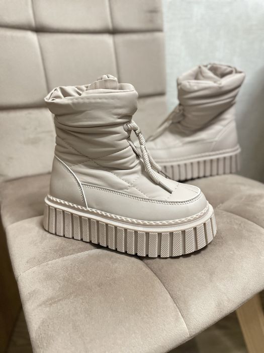 Зимові черевики на дівчинку