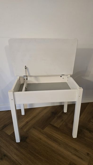 Stoliczek (biurko ze schowkiem) i krzesełko drewniane Ikea dla dziecka