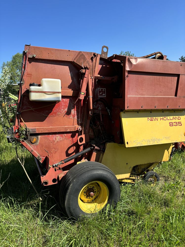 Prasa New Holland 845