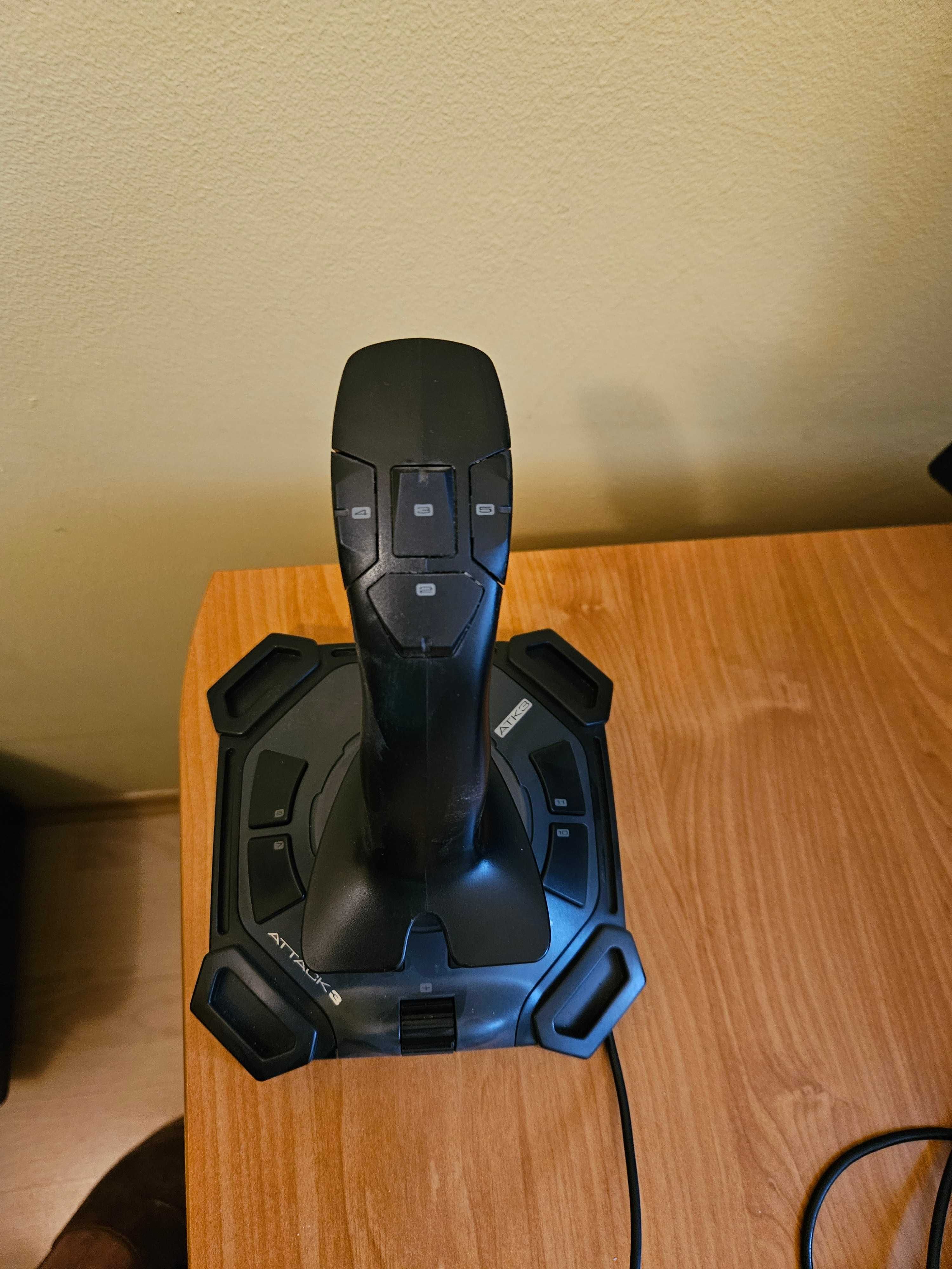 Joystick Logitech Attack 3 w pudełku