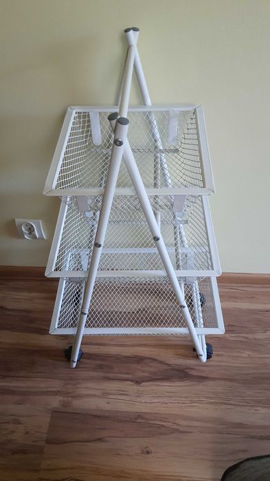 Półki regał na kółkach