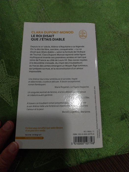 Le roi disait que j' était diable. Portes incluídos