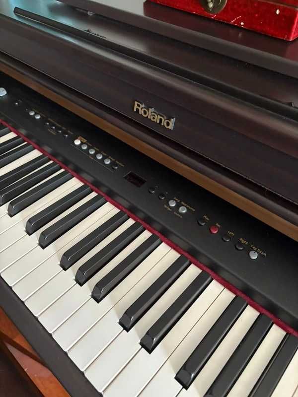 Piano digital Roland HP103e