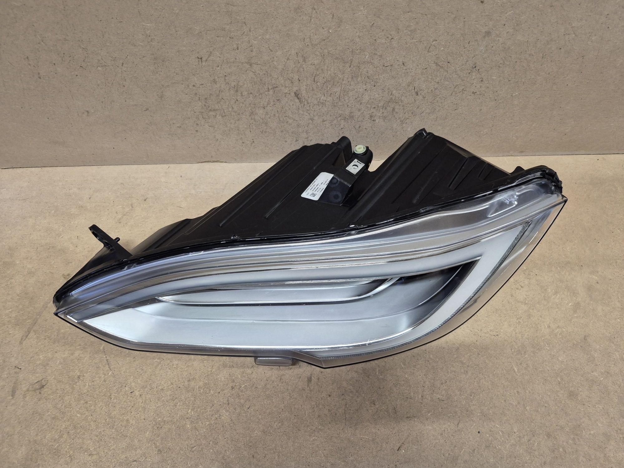 Lampa reflektor full led tesla S lift lewy europa