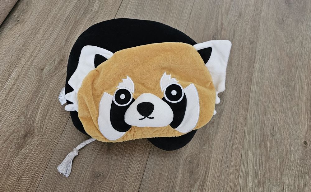 Poduszka podróżna z kapturem LISEK