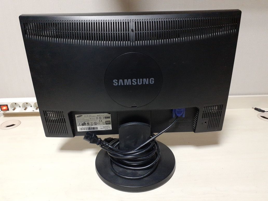 Монітор Samsung SyncMaster 2043SN