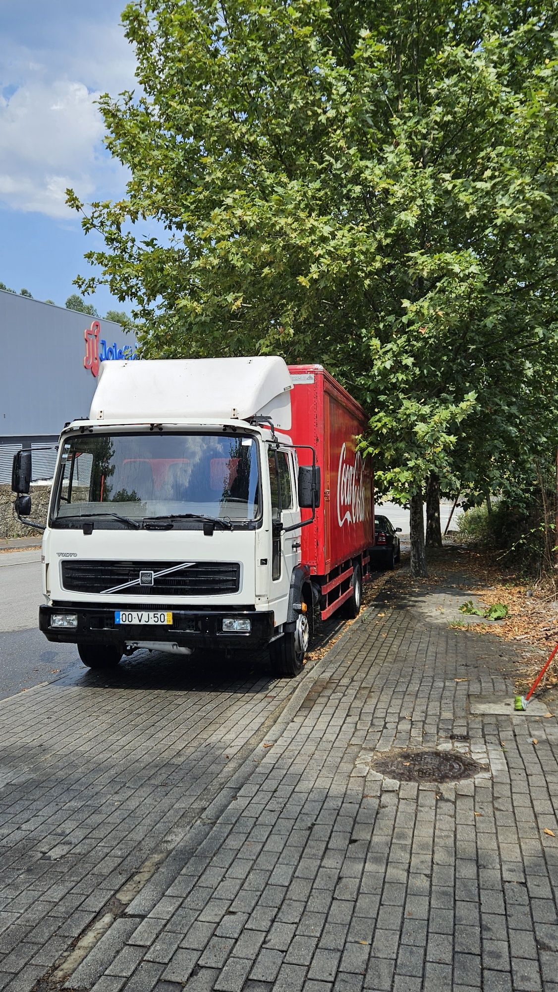 Volvo FL6 180 ano 2003
