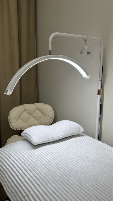 Продам безтіньову лампу Луна (Moon)