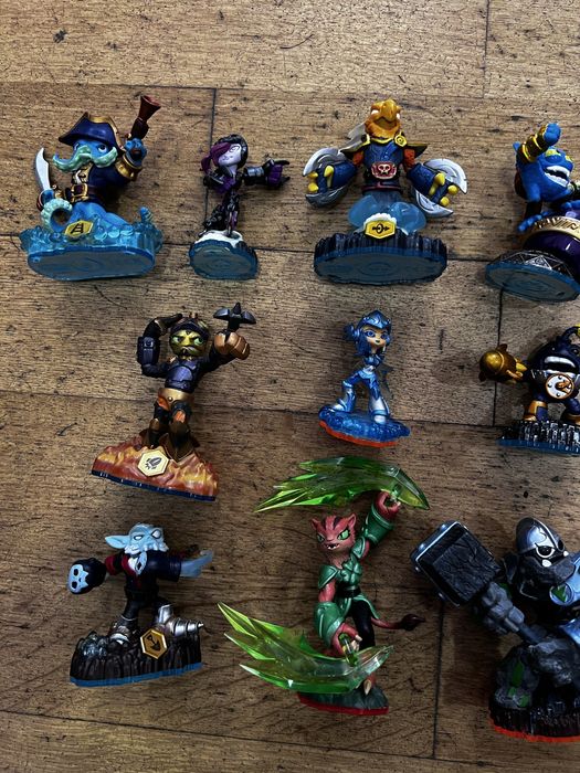 Lote 23 bonecos figuras Skylanders Activision