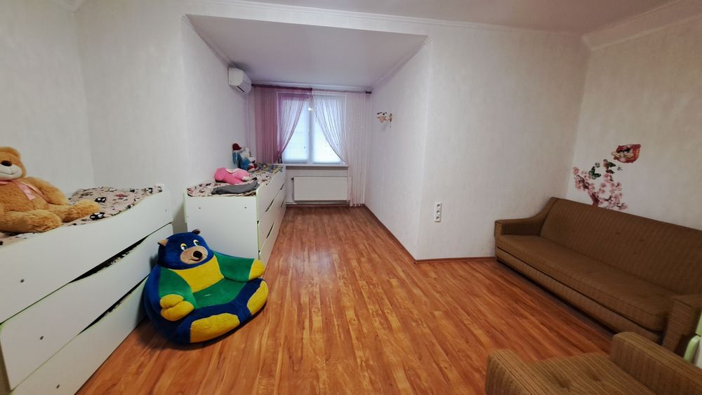 Подобова оренда пів будинку.