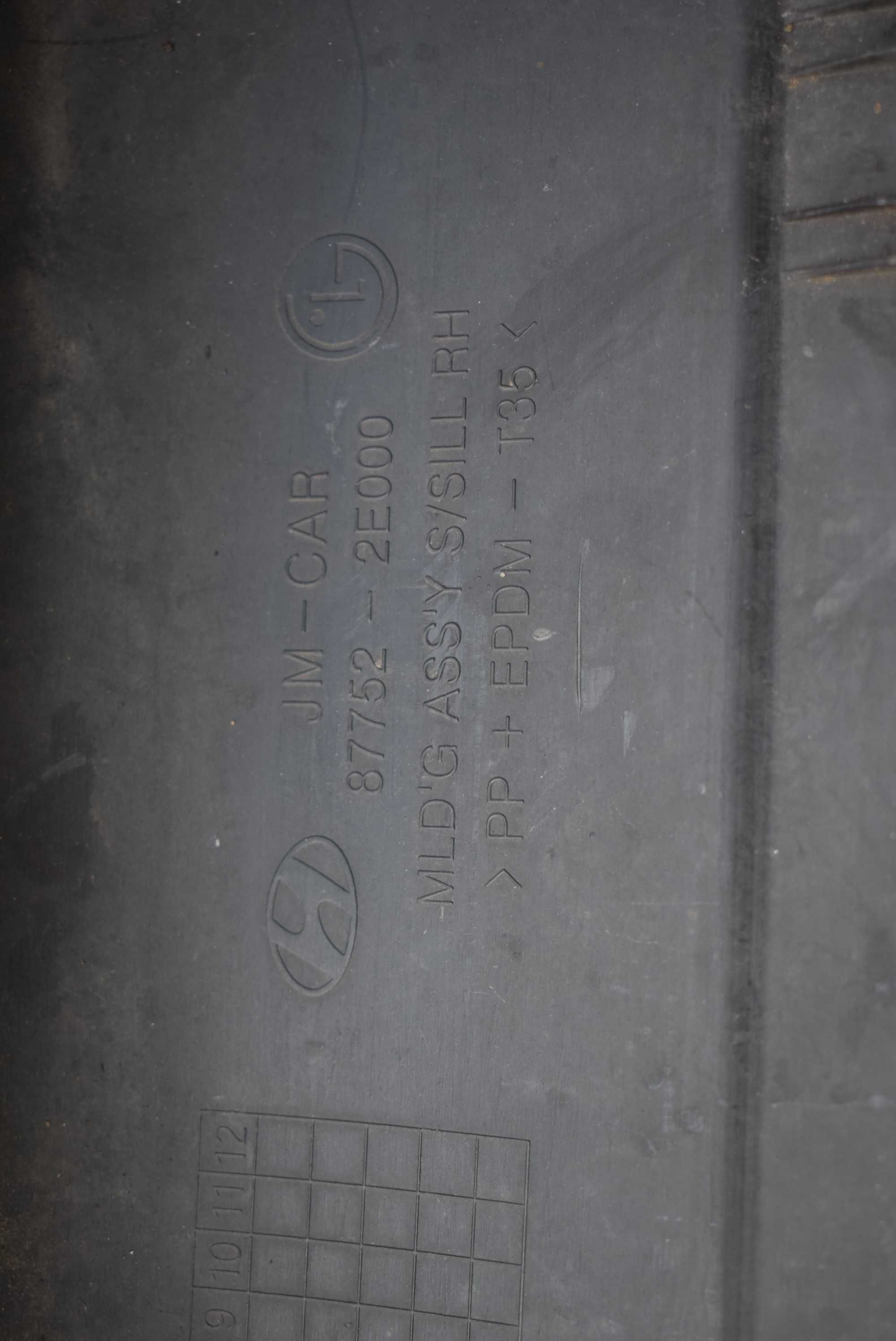 listwa progowa prawa Hyundai Tucson I 04-09r.europa.kolor EB