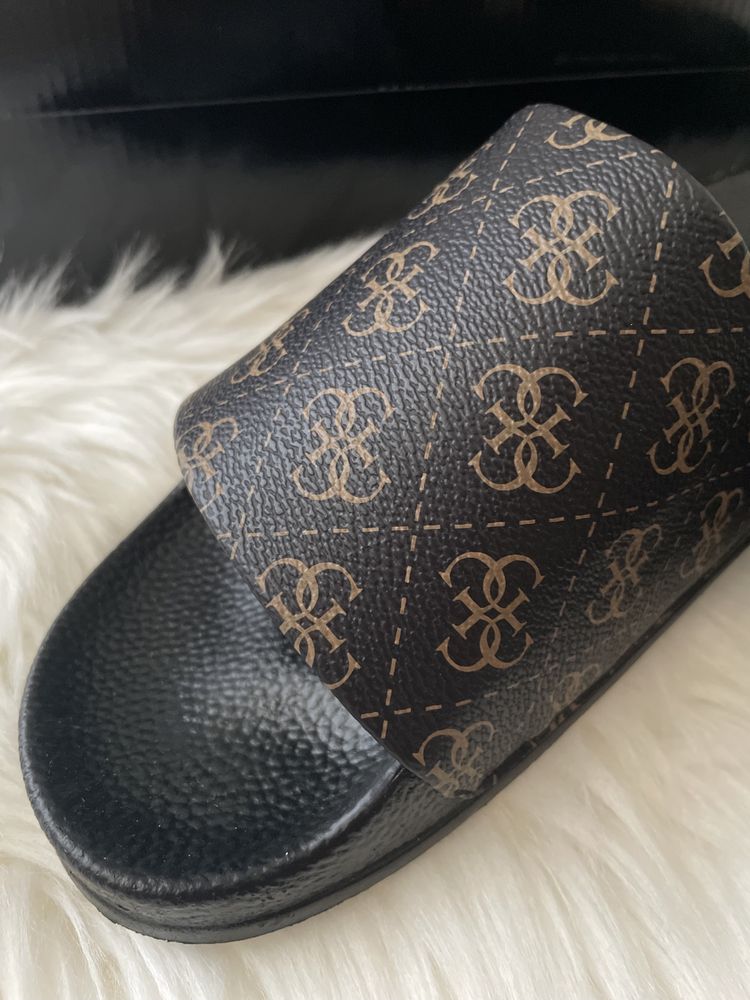 Guess klapki męskie monogram 44