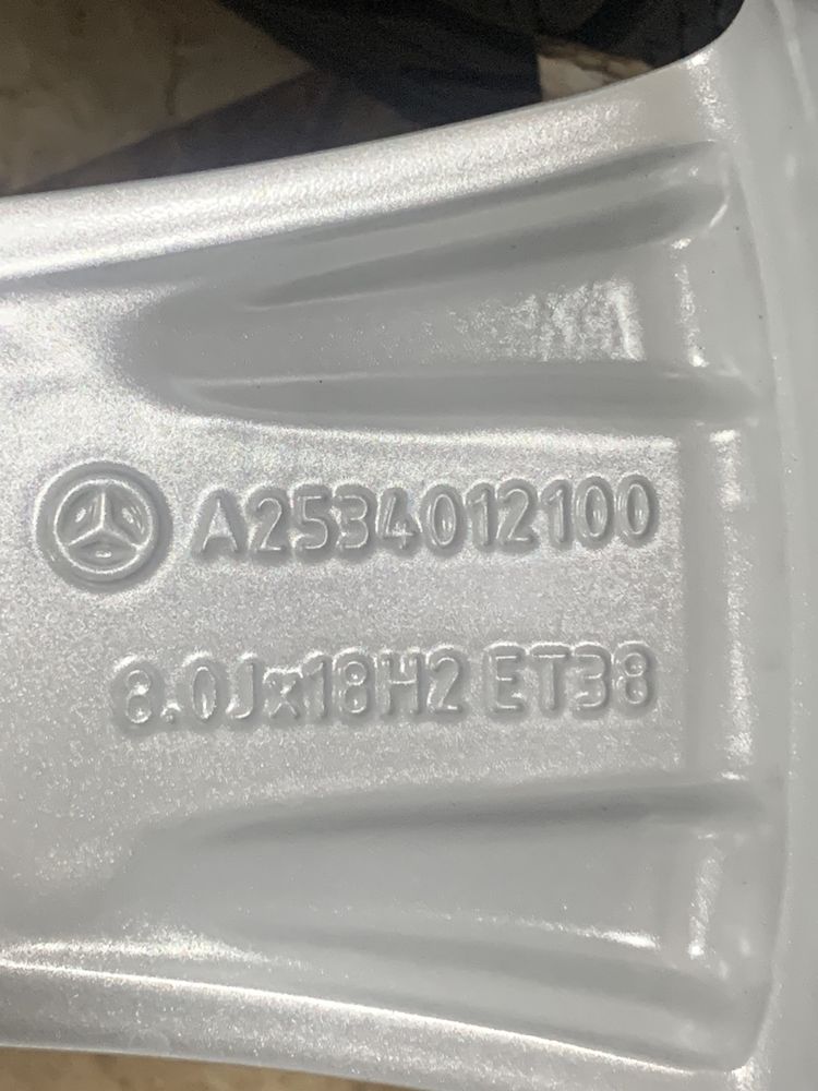 Диски R18 5/112 з зимніми шинами 235/60/18 Pirelli