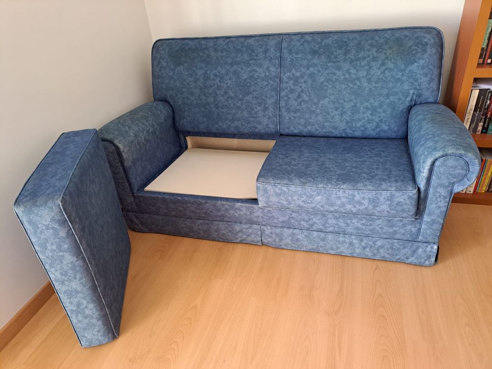 Sofa cama azul matizado