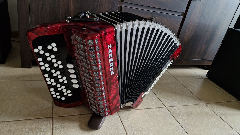 Akordeon Weltmeister -Harmona 96 basów guzikowy