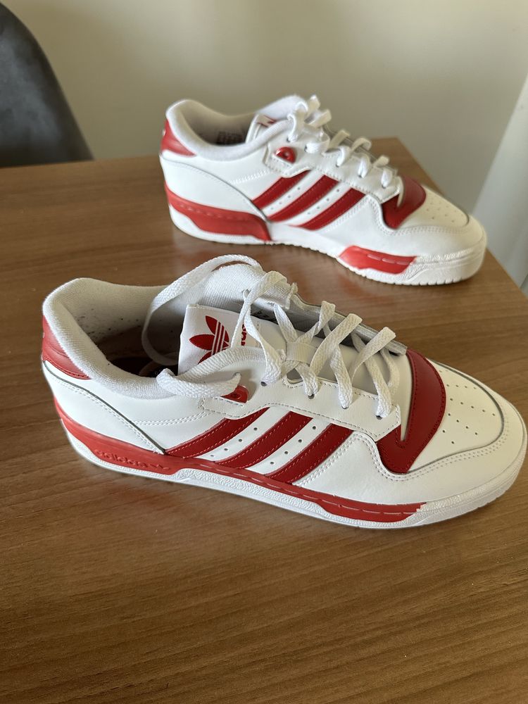 Tenis adidas Originais