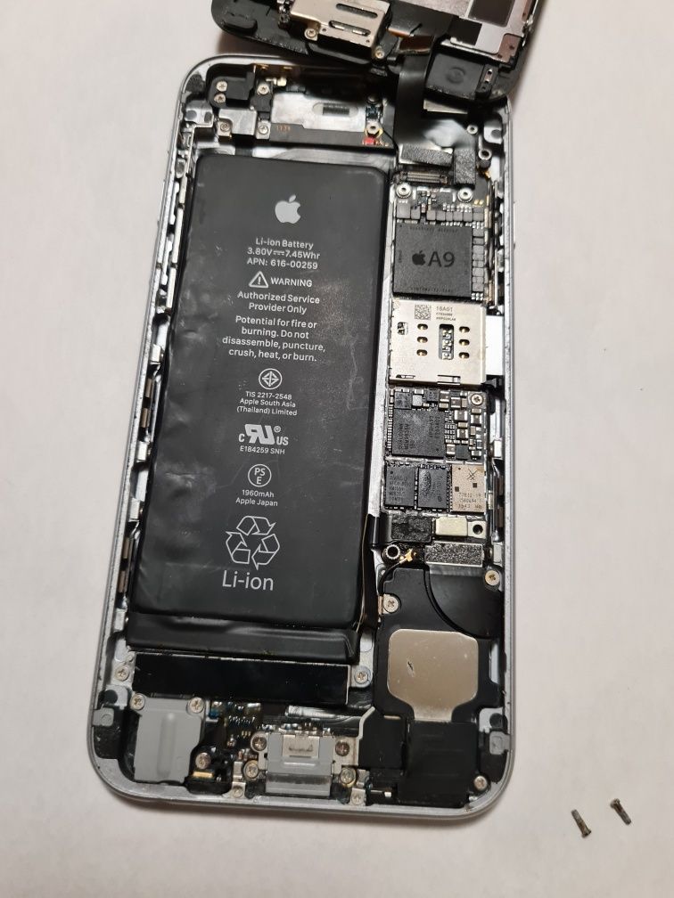 На Запчастини чи Під Ремонт iPhone 6s A1688 64GB не робочий
