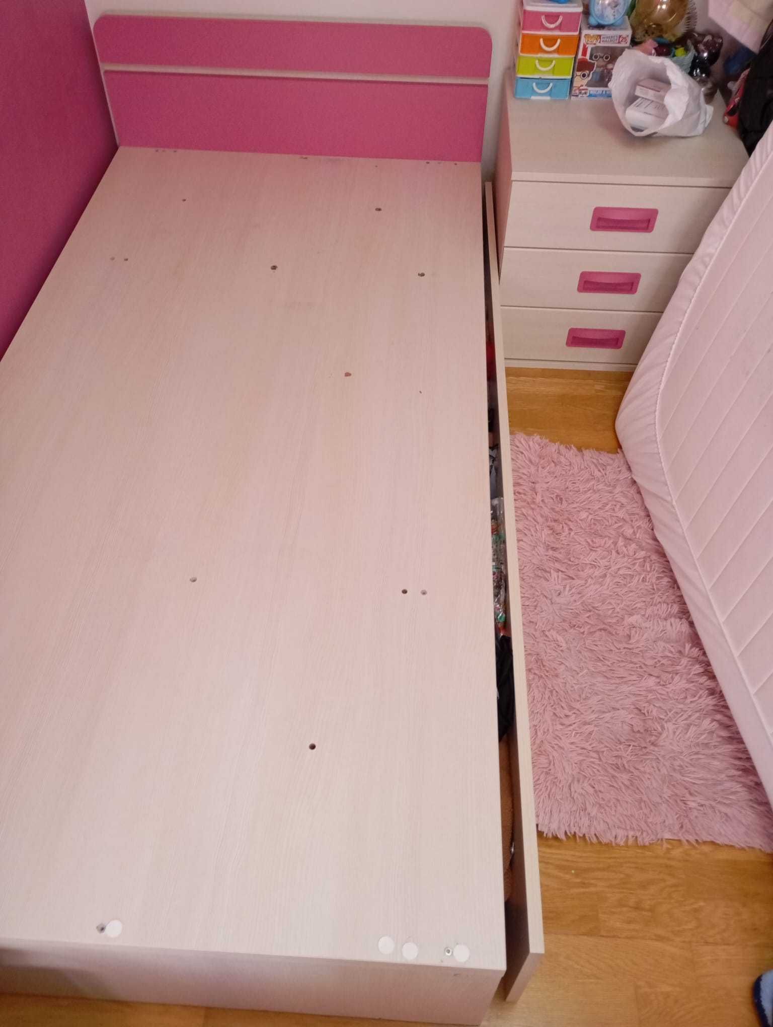 Cama de Solteira 0,90x1.90  marca Alondra incluindo secretária