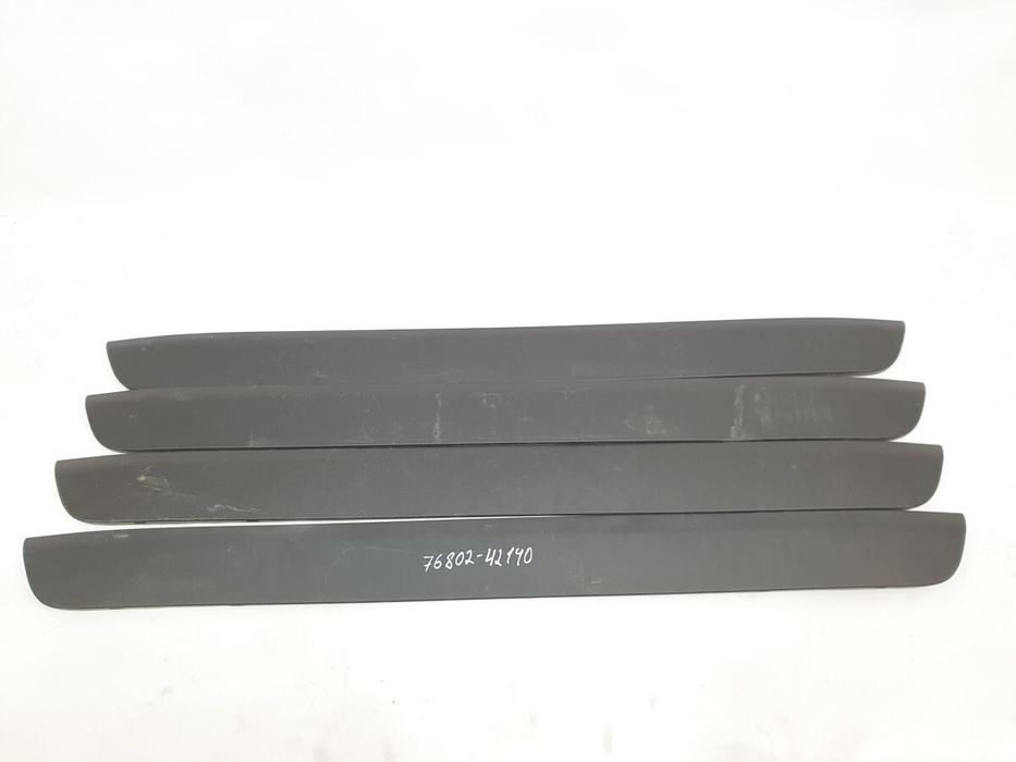 Молдинг крышки багажника Toyota RAV4 2018-2023 7680242140 разборка