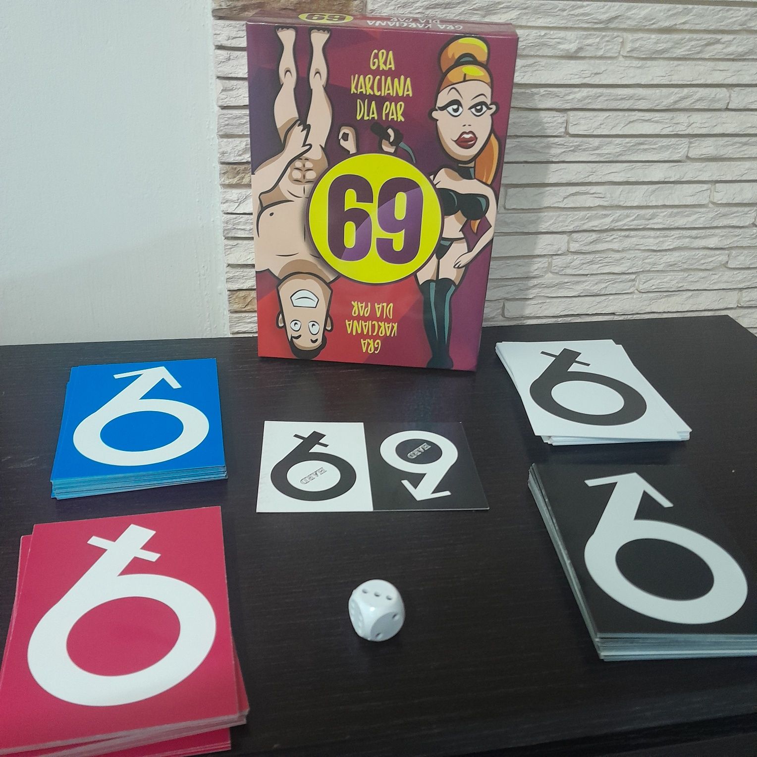 Gra karciana dla par "69"