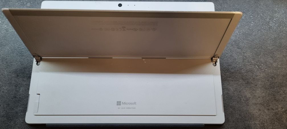 Microsoft surface 1807 8/256gb i5 7gen