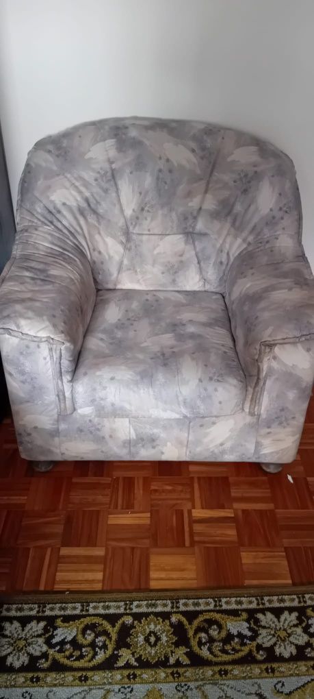 Vendo Sofás cadeirõ