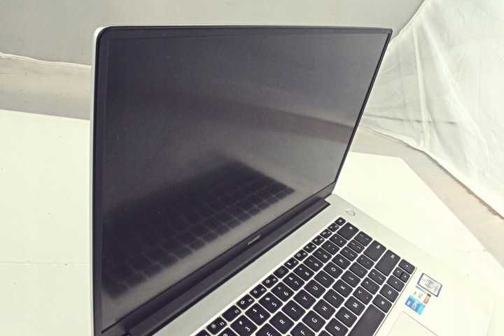 Huawei MateBook D15 2021 / 15,6" / Intel Core i5 8 GB / 512 GB