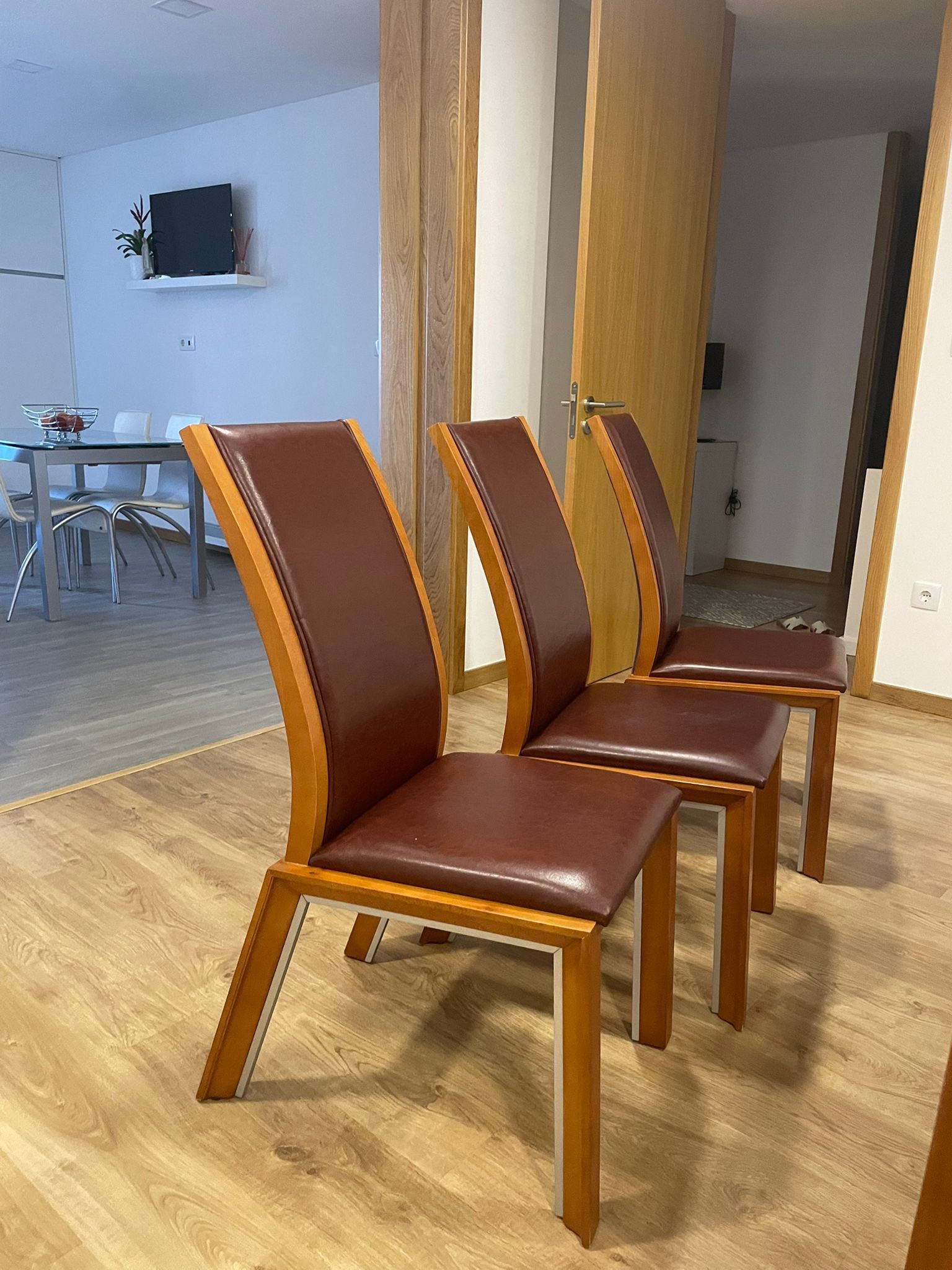 Vendo conjunto de 6 cadeiras de sala como novas
