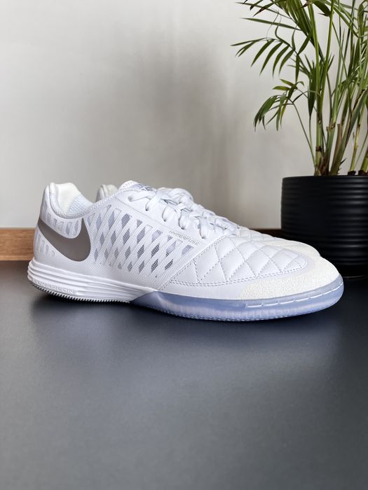 Nike Lunargato 2 оригінал футзалки розмір 40 та 42 нові 580456-105