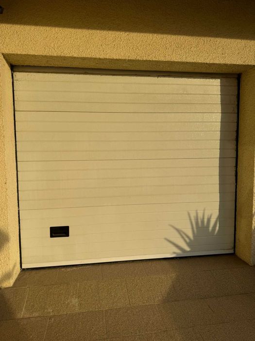 Portão de garagem seccionado