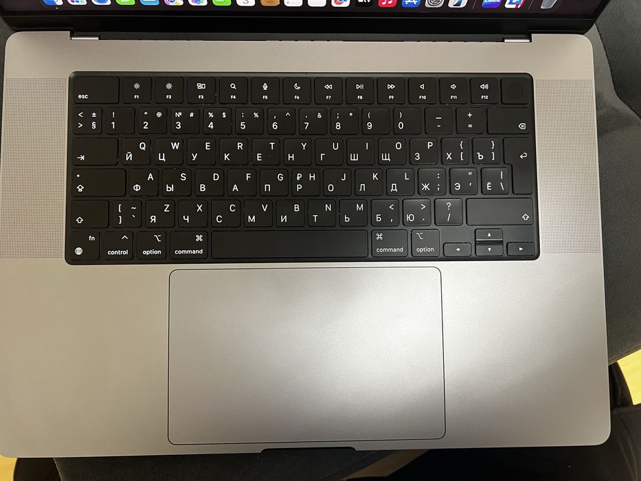 Продам новий Macbook pro 16 m1 в коробці не МДМ, 18 циклів зарядки