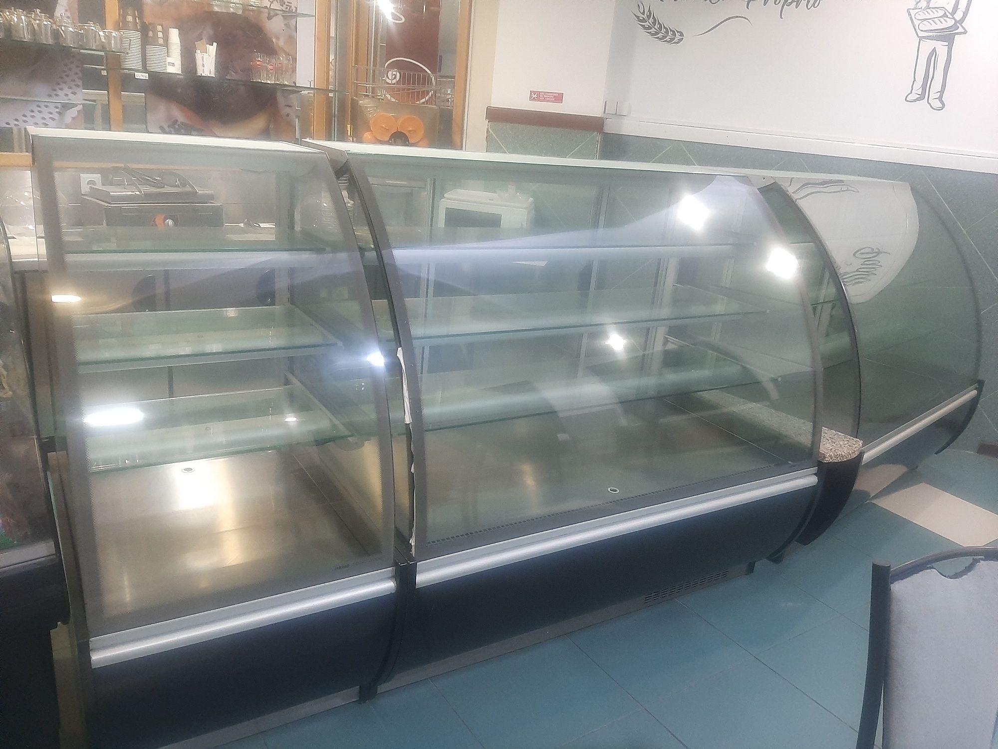 Vendo todo  equipamento para padaria e pastelaria pastelaria