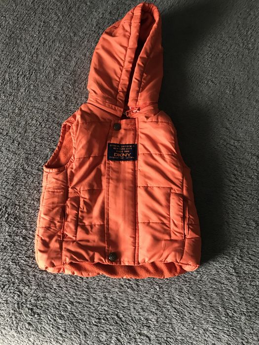 Bezrękawnik chłopięcy DKNY 6 miesięcy