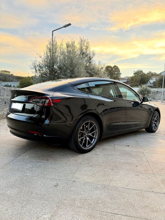 Tesla Model 3 Tração Traseira
